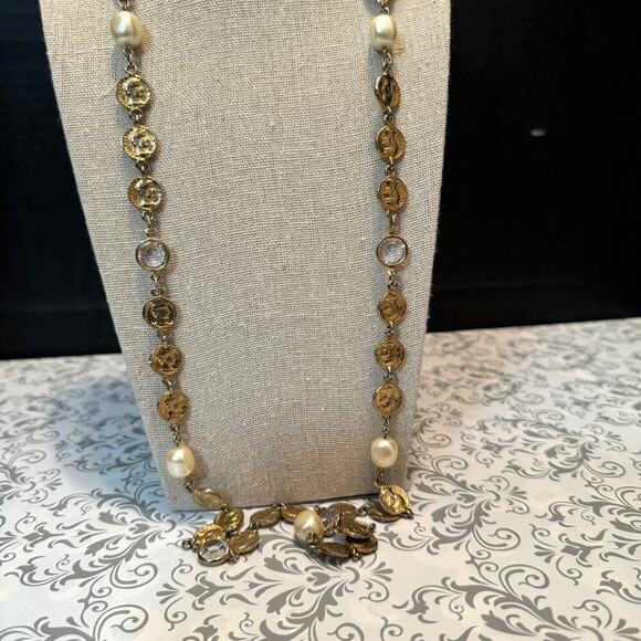 Vintage Faux Baroque Pearl and Goldtone Roman Coin Necklace Glass Flat Beads - Picture 3 of 9